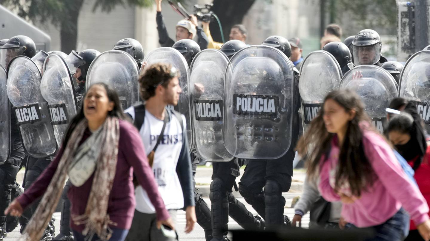 Argentina's police step up their response to growing anti-government protests