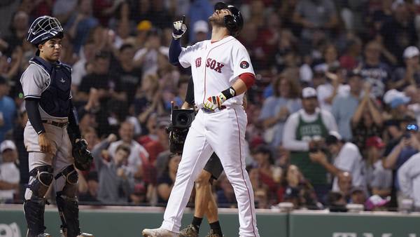 Red Sox score 9 straight, rally past Yanks 11-6 for split