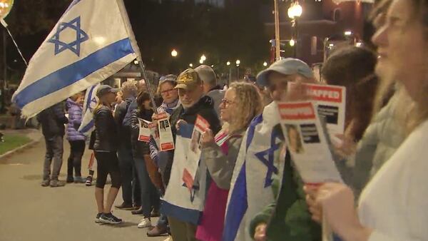 Hundreds form “human chain” in Boston Common to show support for Gaza hostages