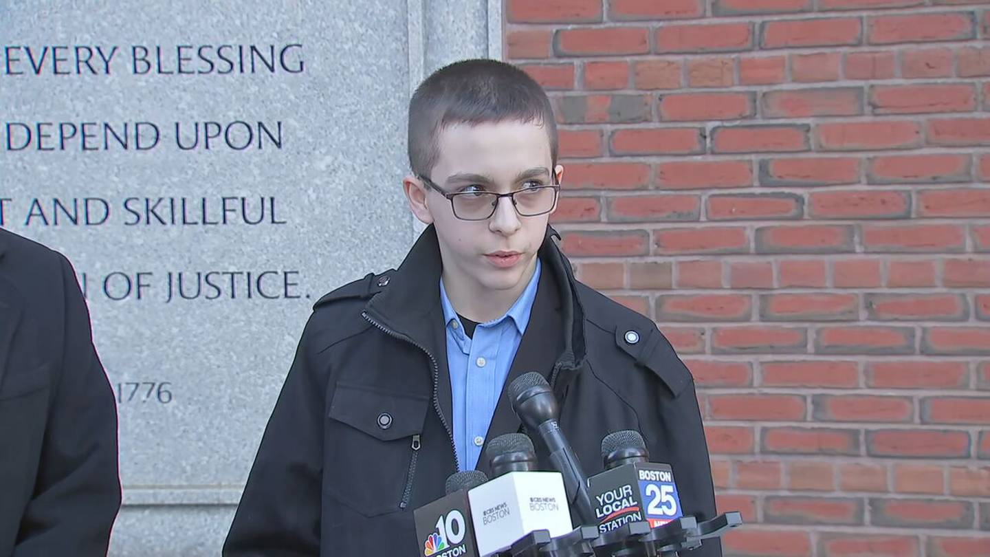 “言论自由的问题：Middleboro男孩在波士顿法庭上要求停止学校对性别衬衫的禁令”