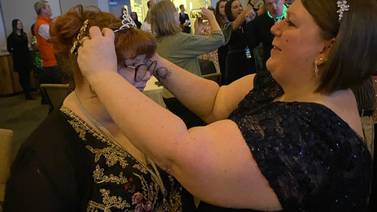 Avon teen with cerebal palsy crowned prom queen at “Night to Shine”