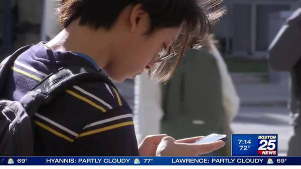 More schools banning cellphones as students return to school this fall
